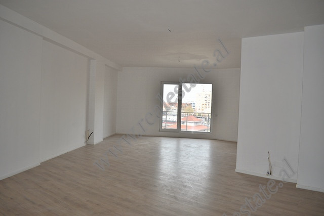 Apartament 3+1 per shitje prane rruges Dritan Hoxha &nbsp;ne Tirane

Ndodhet ne katin e 4 te nje p